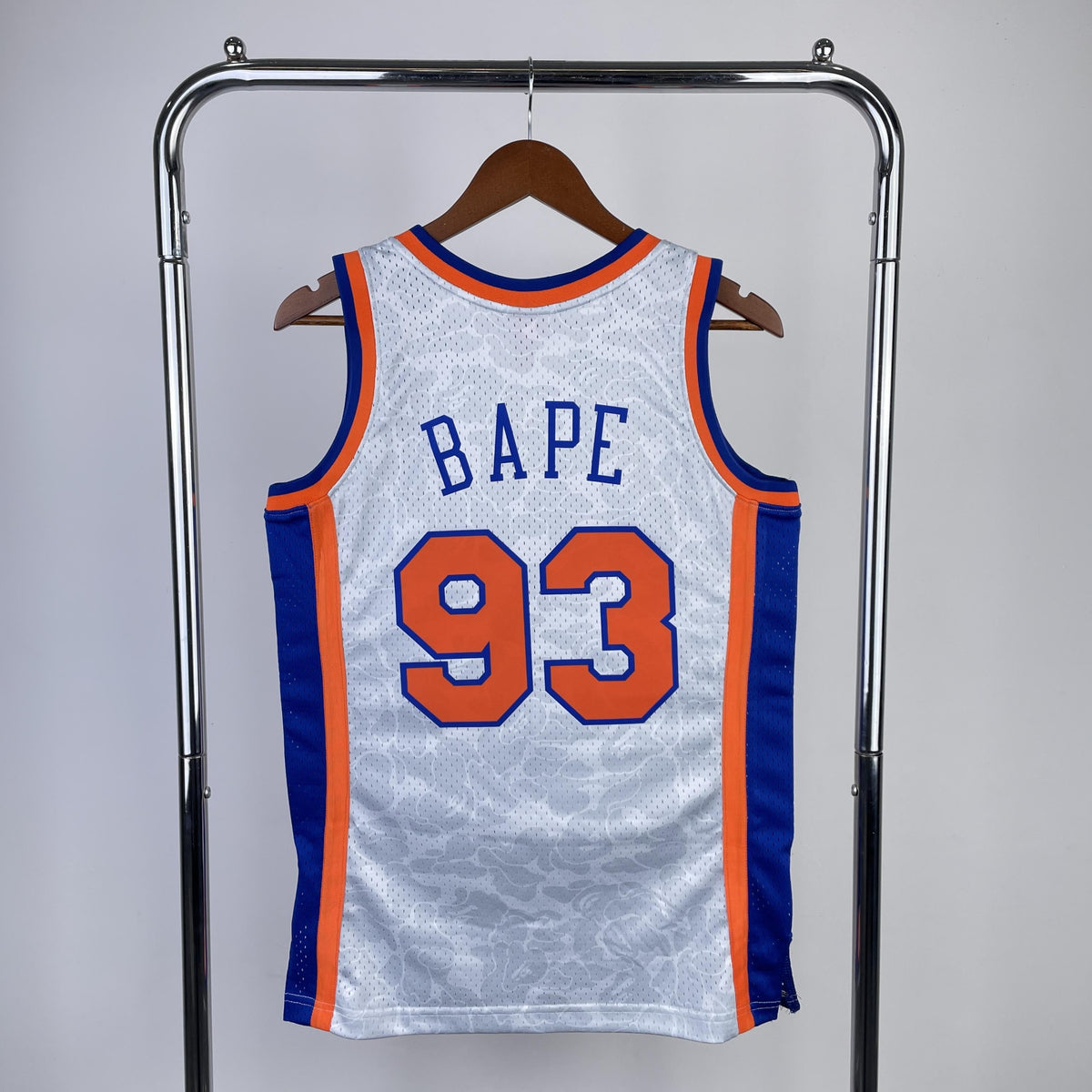 Regata Swingman BAPE X New York Knicks Mitchell & Ness Hardwood Classics 1998/99