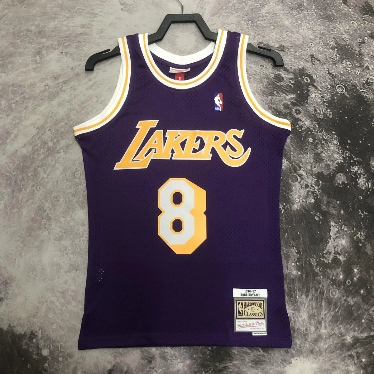 Regata Swingman Los Angeles Lakers Mitchell & Ness Roxa Hardwood Classics 1996/97