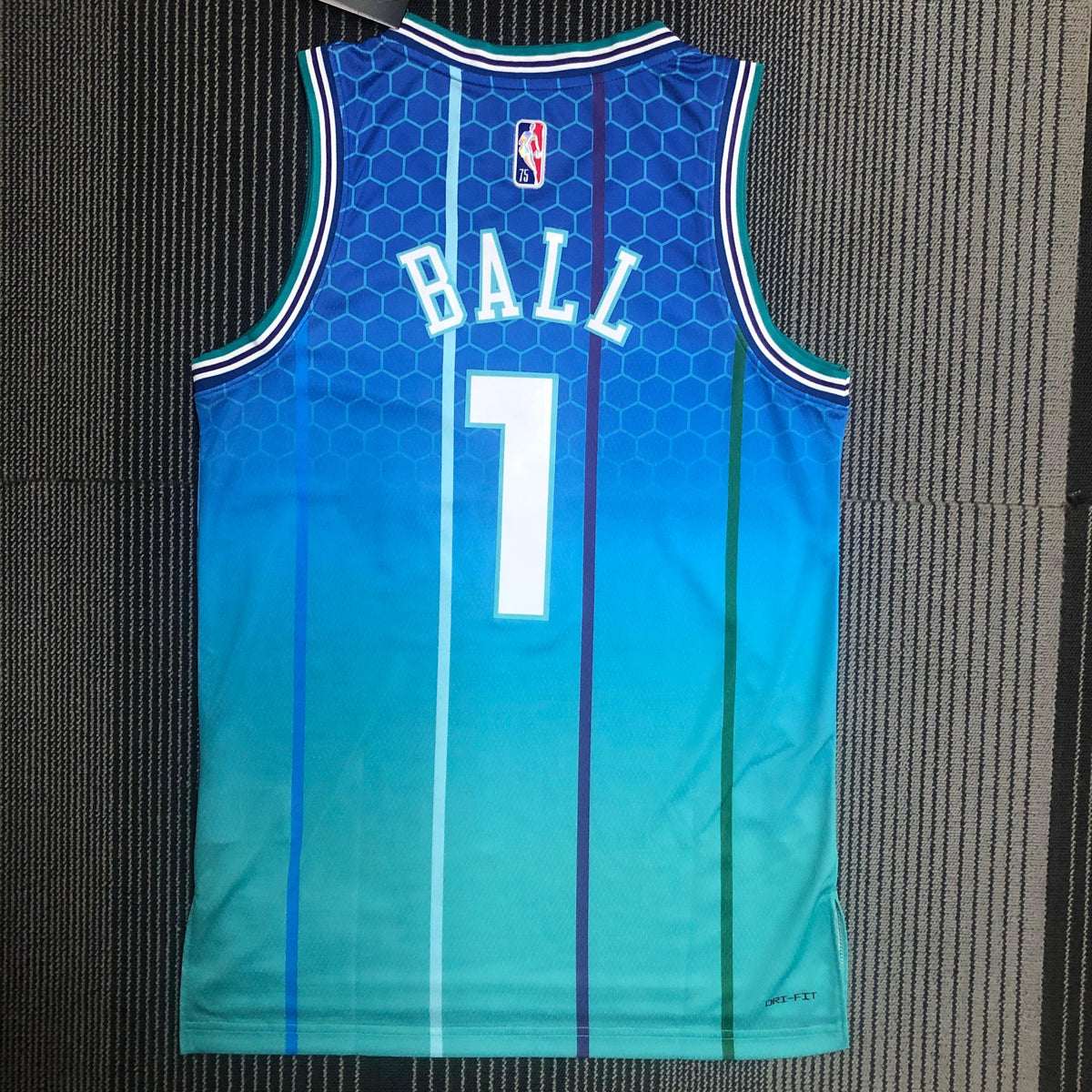 Regata Charlotte Hornets City Edition Diamante 75th