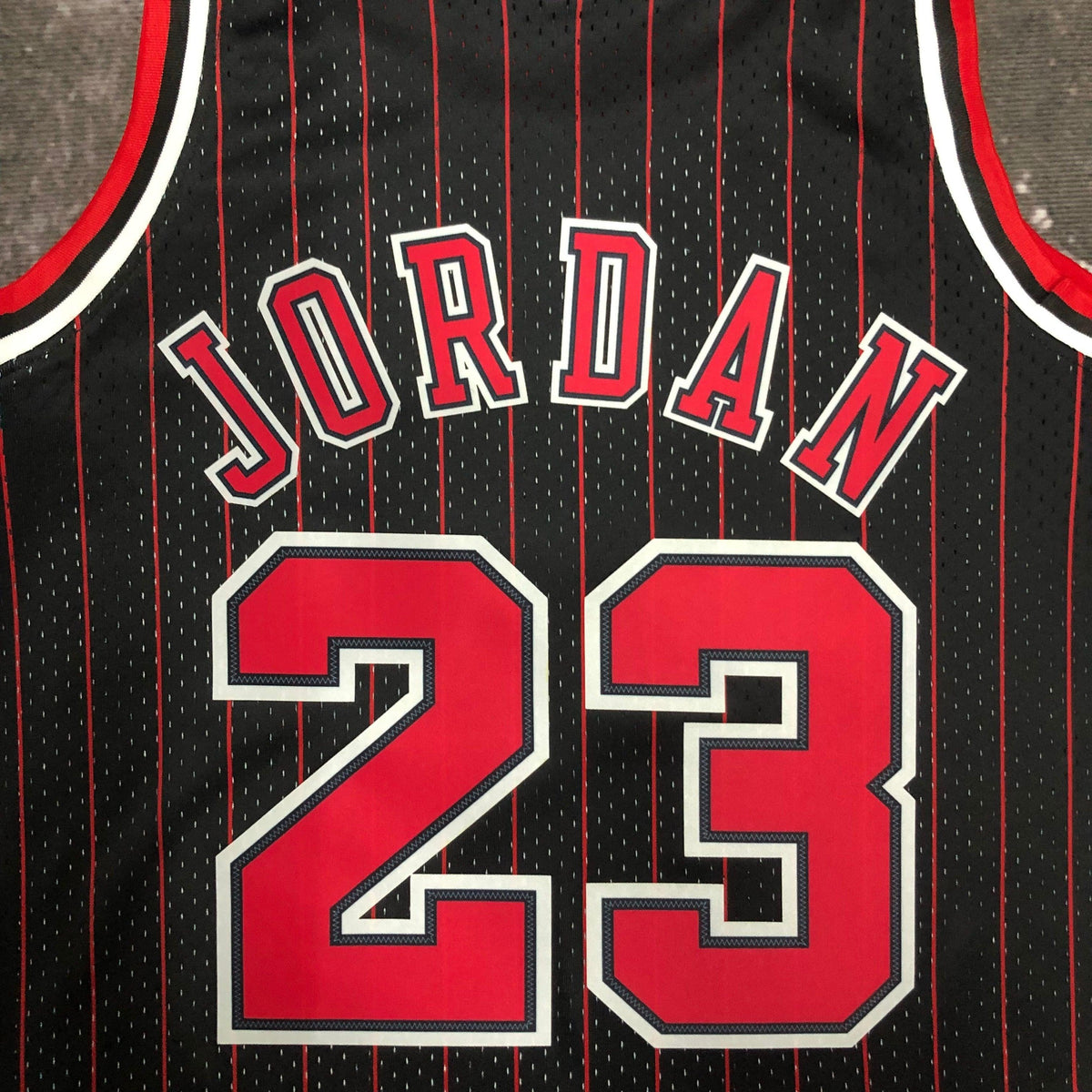 Regata Swingman Chicago Bulls Mitchell & Ness Hardwood Classics 1995/96 Preta/Vermelha