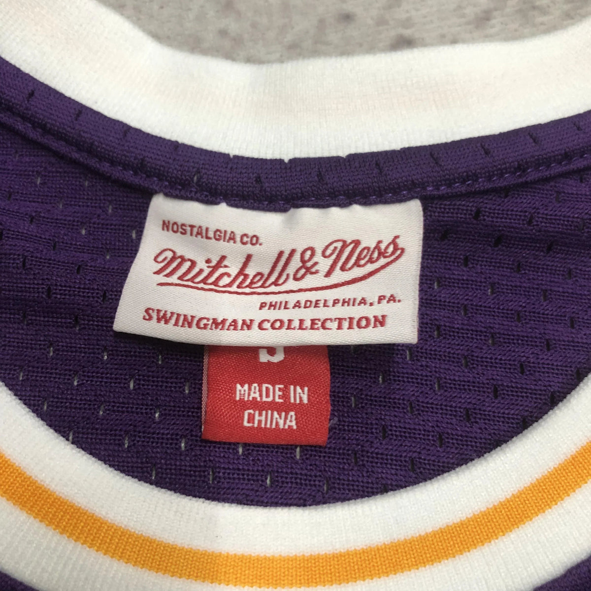 Regata Swingman Los Angeles Lakers Mitchell & Ness Roxa Hardwood Classics 1984/85