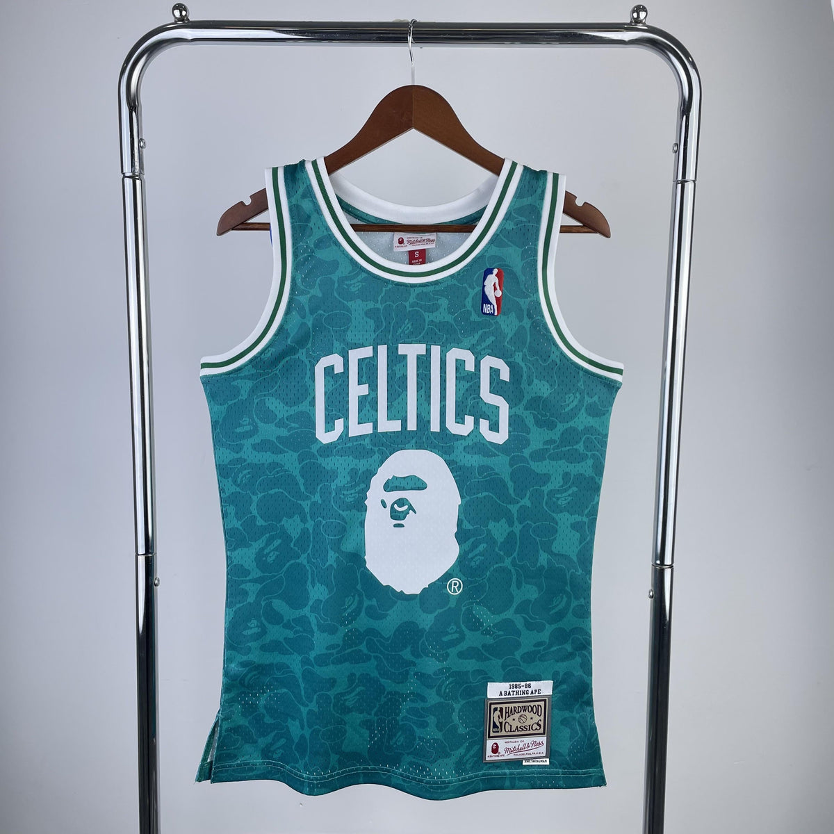 Regata Swingman BAPE X Boston Celtics Mitchell & Ness Hardwood Classics 1985/86