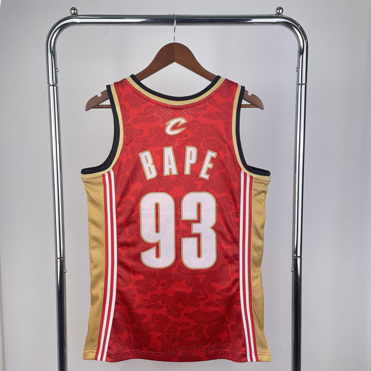 Regata Swingman BAPE X Cleveland Cavaliers Mitchell & Ness Hardwood Classics 2003/04